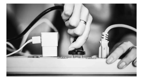 Enchufe Macho Volante 2p + T 10a 1500w 250v Certificado - Deus Group