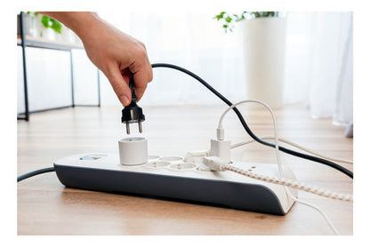 Adaptador Enchufe Universal Europeo Americano 220/110V - Deus Group 