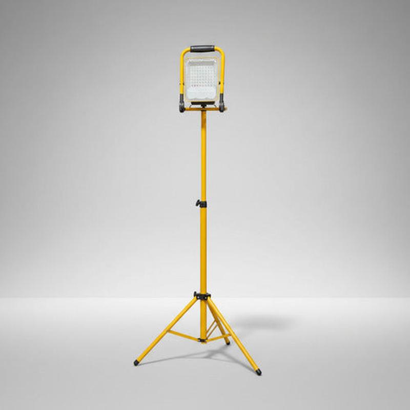 Atril Trípode Soporte Con Foco Recargable 30w Portatil 150cm